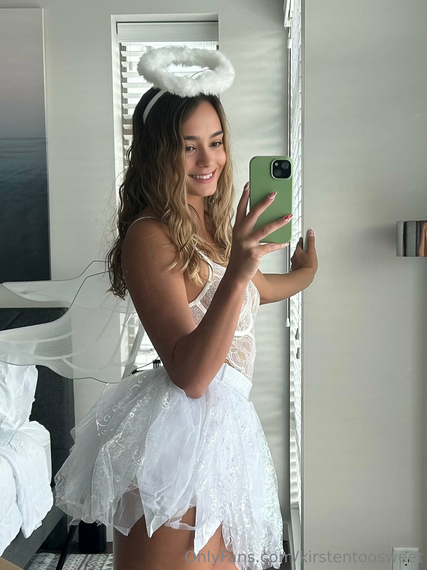 Babepedia: Explore Bios of Glamour Models & Stars